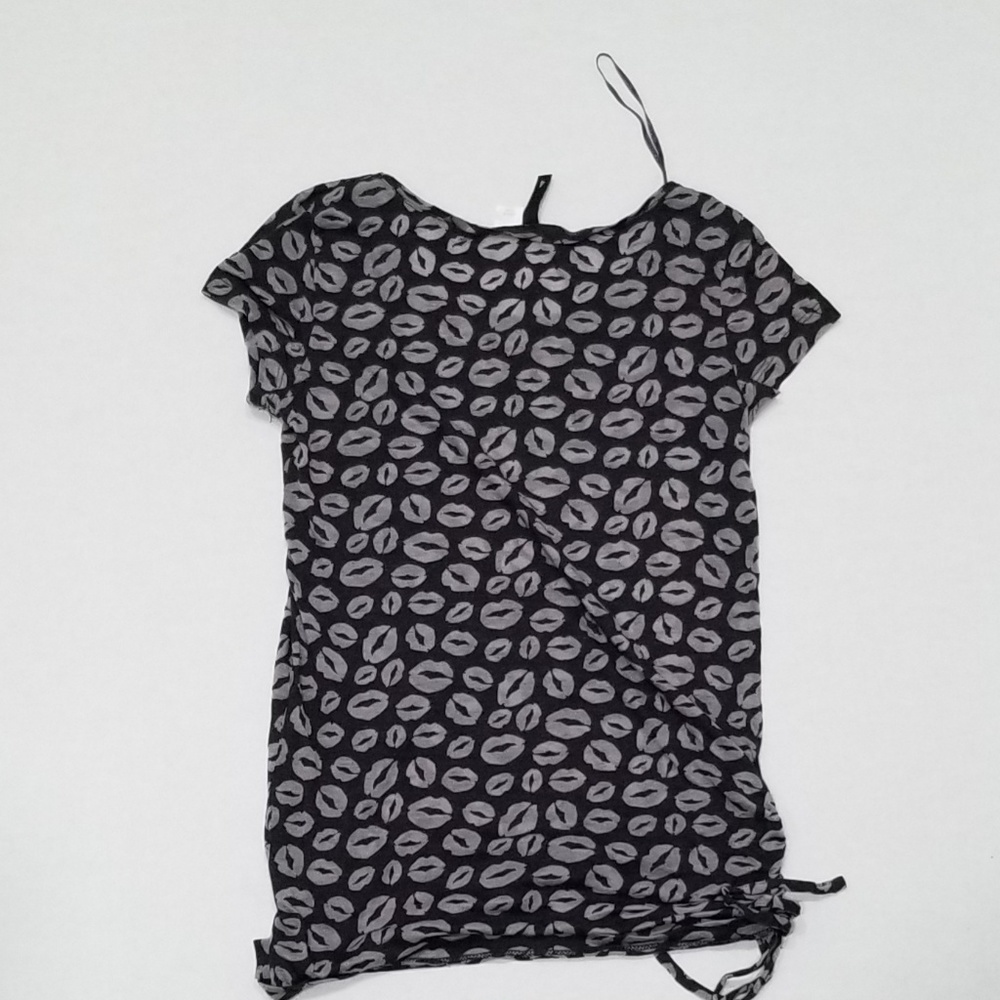 Divided womens size 4 lip print shirt